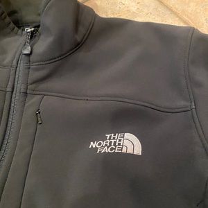 North face lightweight jacket for women.  Size med